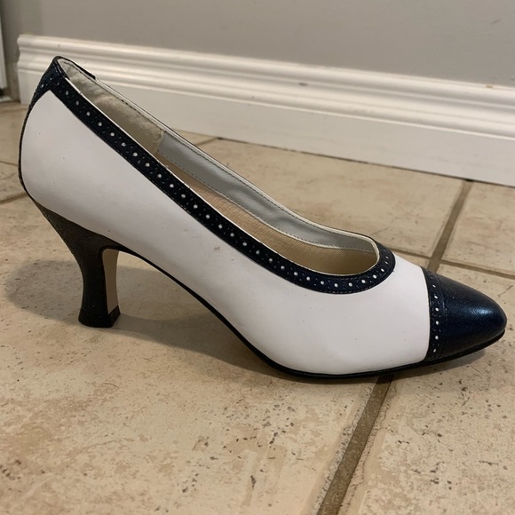 Vintage 101 PARK Black & White Cap Toe Pumps | Spectator Style Heels | Size 7.5M - Picture 5 of 10